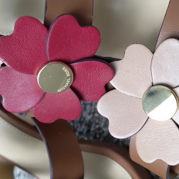 Michael Kors 'Kit' Flower Leather Stacked Heels, Size 8.5 - Picture 7 of 8